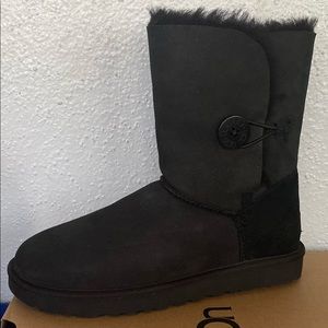 UGG Bailey Button II classic short one button boots size 9 New Without Tags.